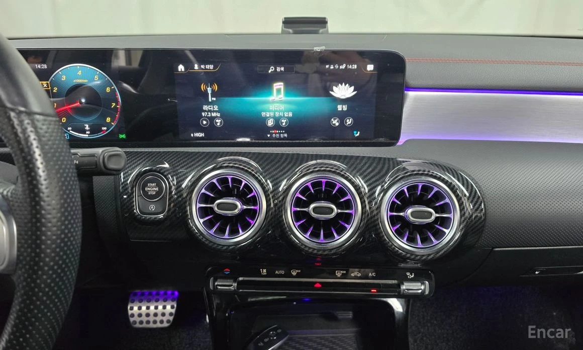 Mercedes-Benz CLA 250 4MATIC* AMBIENT* КАМЕРИ* 360* ПОДГРЕВ* ПАНО* , снимка 11 - Автомобили и джипове - 54116340