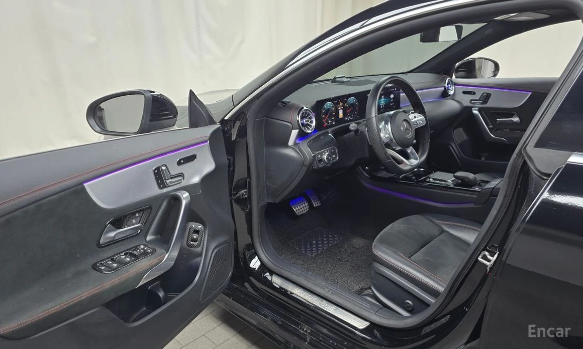 Mercedes-Benz CLA 250 4MATIC* AMBIENT* КАМЕРИ* 360* ПОДГРЕВ* ПАНО* , снимка 8 - Автомобили и джипове - 54116340