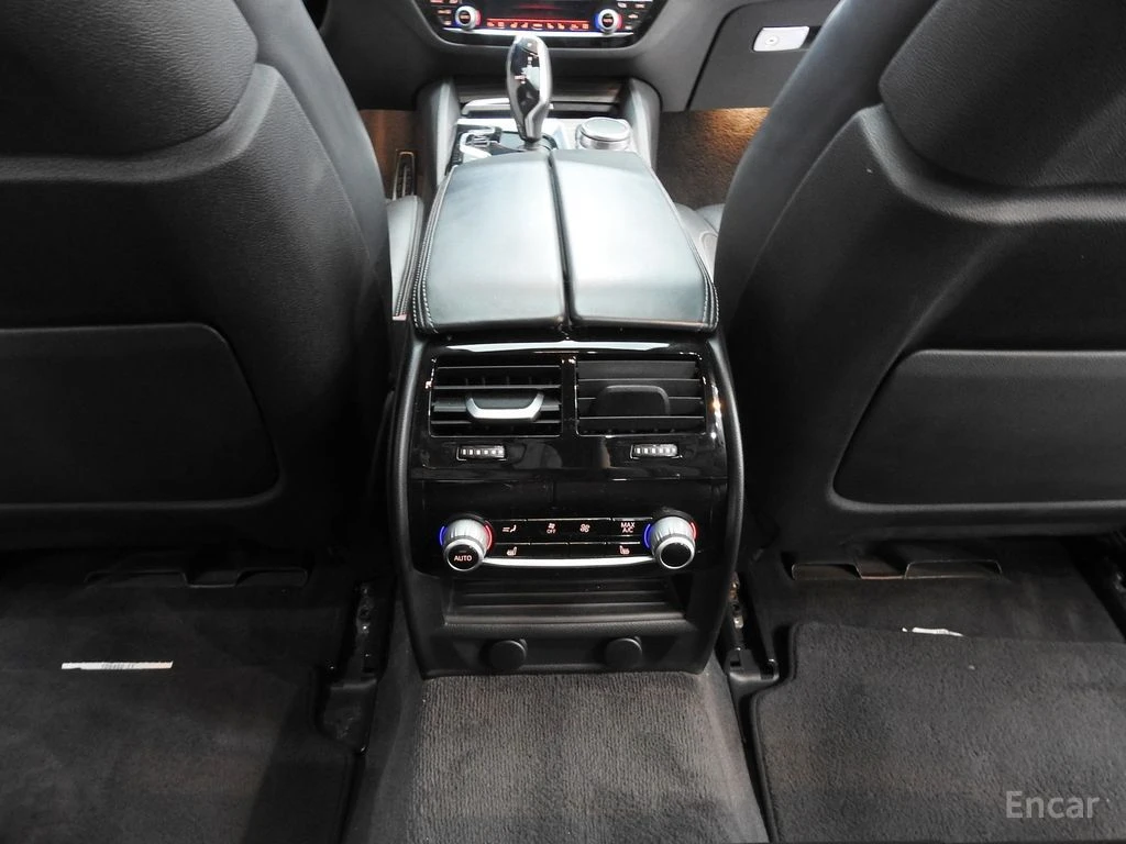 BMW 530 M* SPORT* ПОДГРЕВ* ОБДУХВАНЕ* 360КАМЕРА* LANE* ASS, снимка 14 - Автомобили и джипове - 54932537
