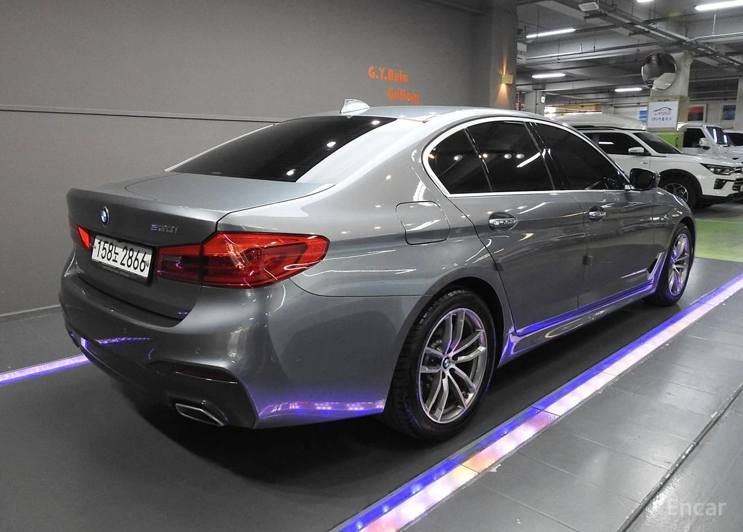 BMW 530 M* SPORT* ПОДГРЕВ* ОБДУХВАНЕ* 360КАМЕРА* LANE* ASS, снимка 2 - Автомобили и джипове - 54932537