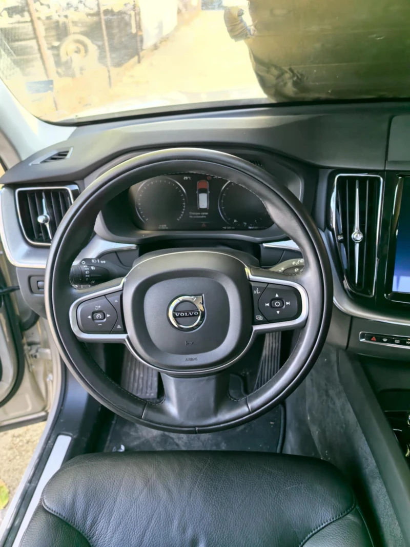 Volvo XC60 2.2 i hybrid, снимка 11 - Автомобили и джипове - 48011488