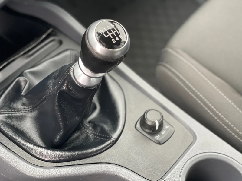 Ford Ranger 2.2TDCi XLT 4x4, снимка 15 - Автомобили и джипове - 49750144