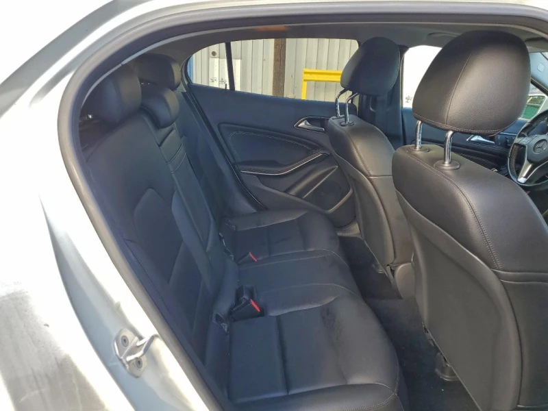 Mercedes-Benz GLA 250, снимка 11 - Автомобили и джипове - 53445908