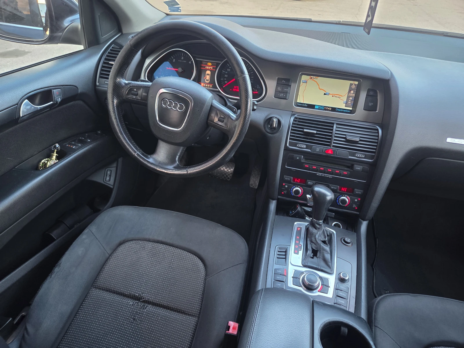 Audi Q7 3.0TDI/Quattro/Navi, снимка 13 - Автомобили и джипове - 53772887
