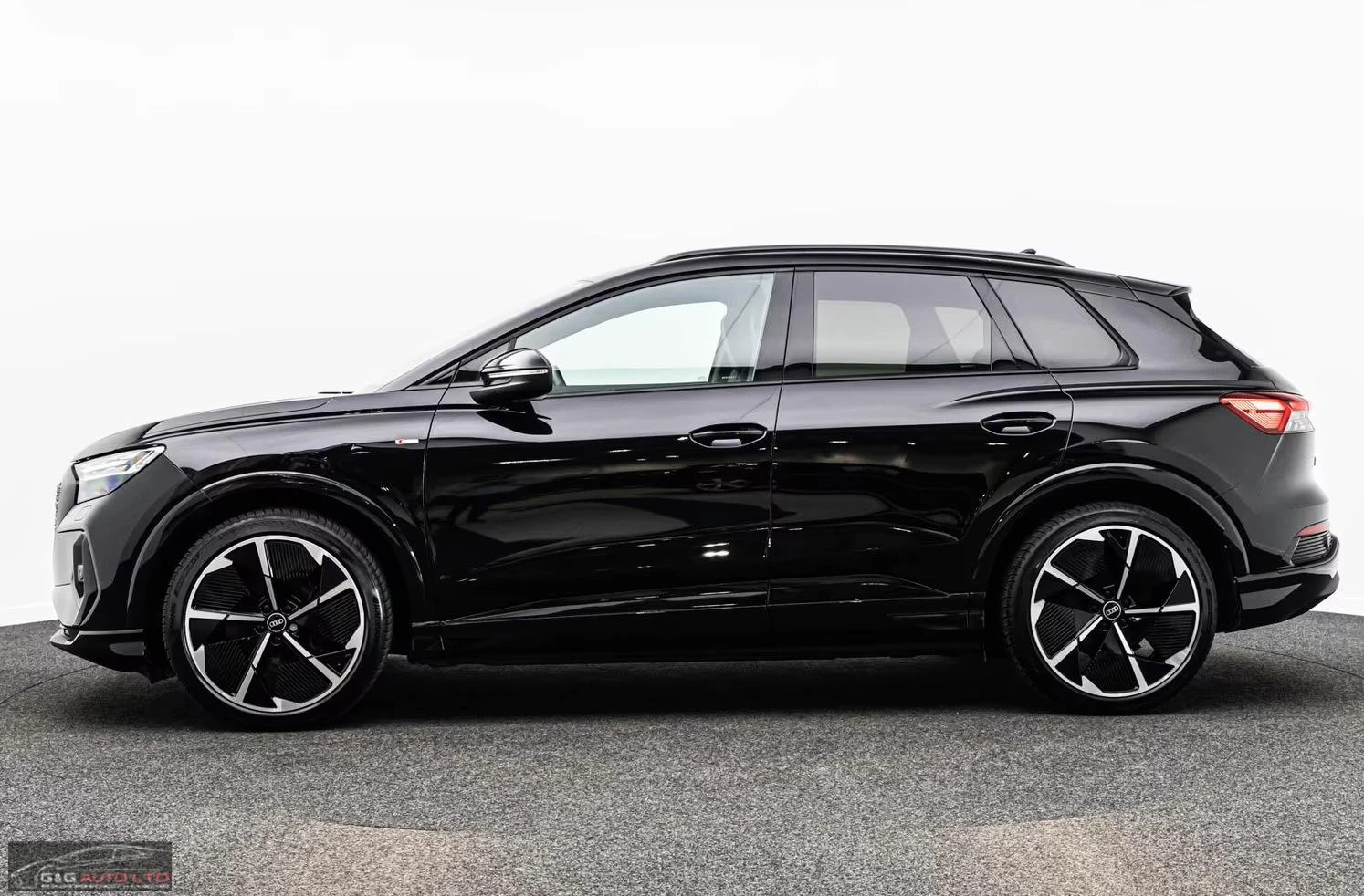 Audi Q4 45e-TRON/265HP/BLACK/PANO/HUD/CAM/MEMO/H.PUMP/912g, снимка 3 - Автомобили и джипове - 53812711