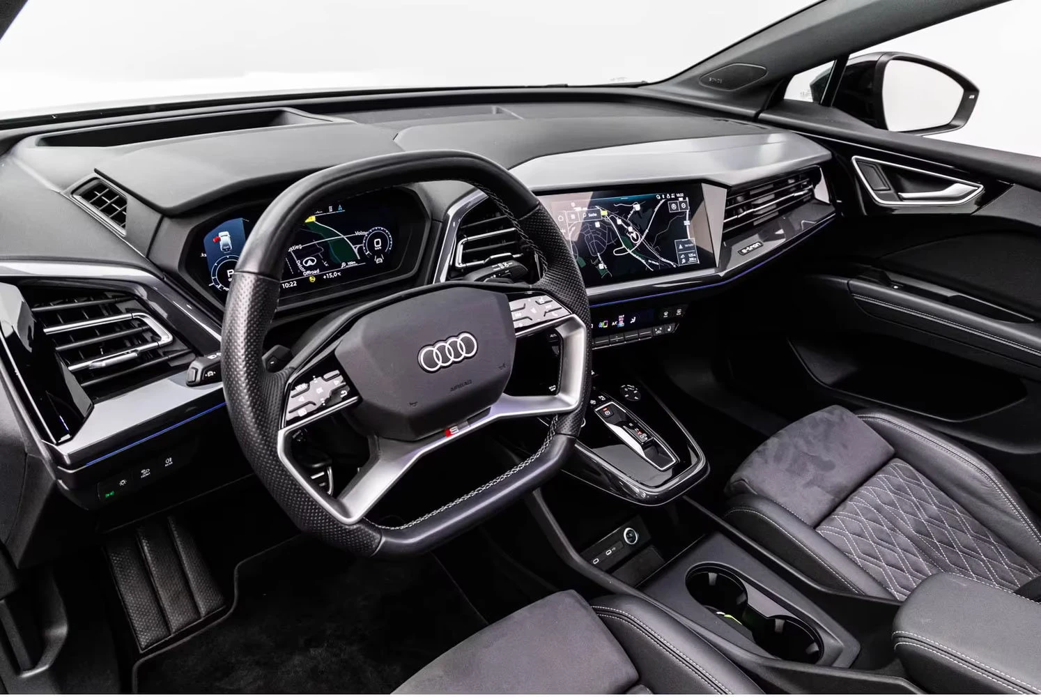 Audi Q4 45e-TRON/265HP/BLACK/PANO/HUD/CAM/MEMO/H.PUMP/912g, снимка 8 - Автомобили и джипове - 53812711