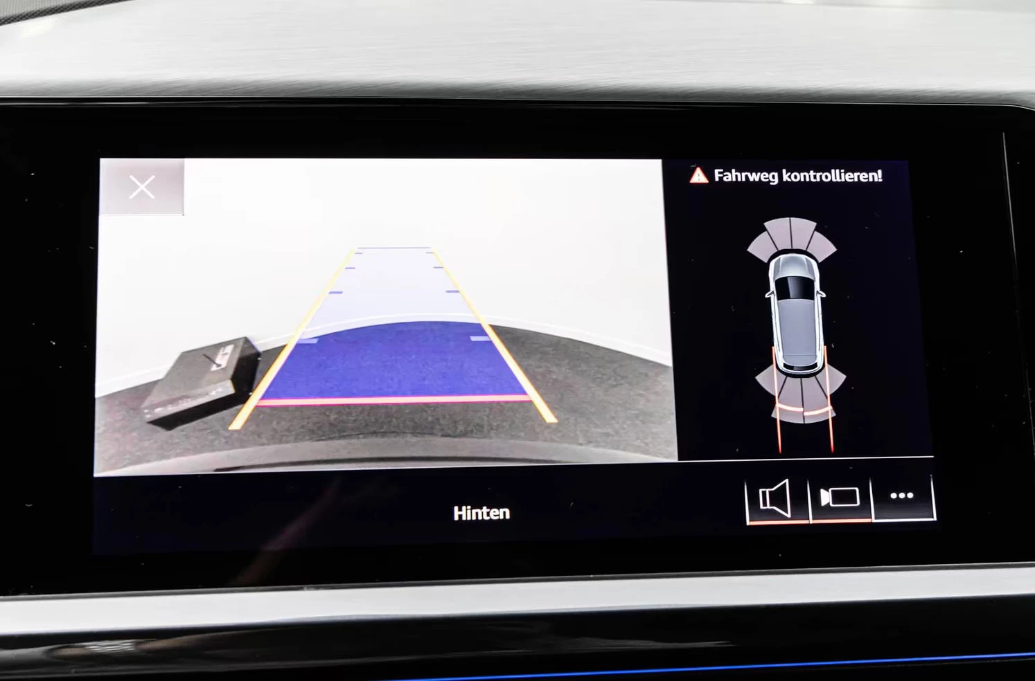 Audi Q4 45e-TRON/265HP/BLACK/PANO/HUD/CAM/MEMO/H.PUMP/912g, снимка 13 - Автомобили и джипове - 53812711