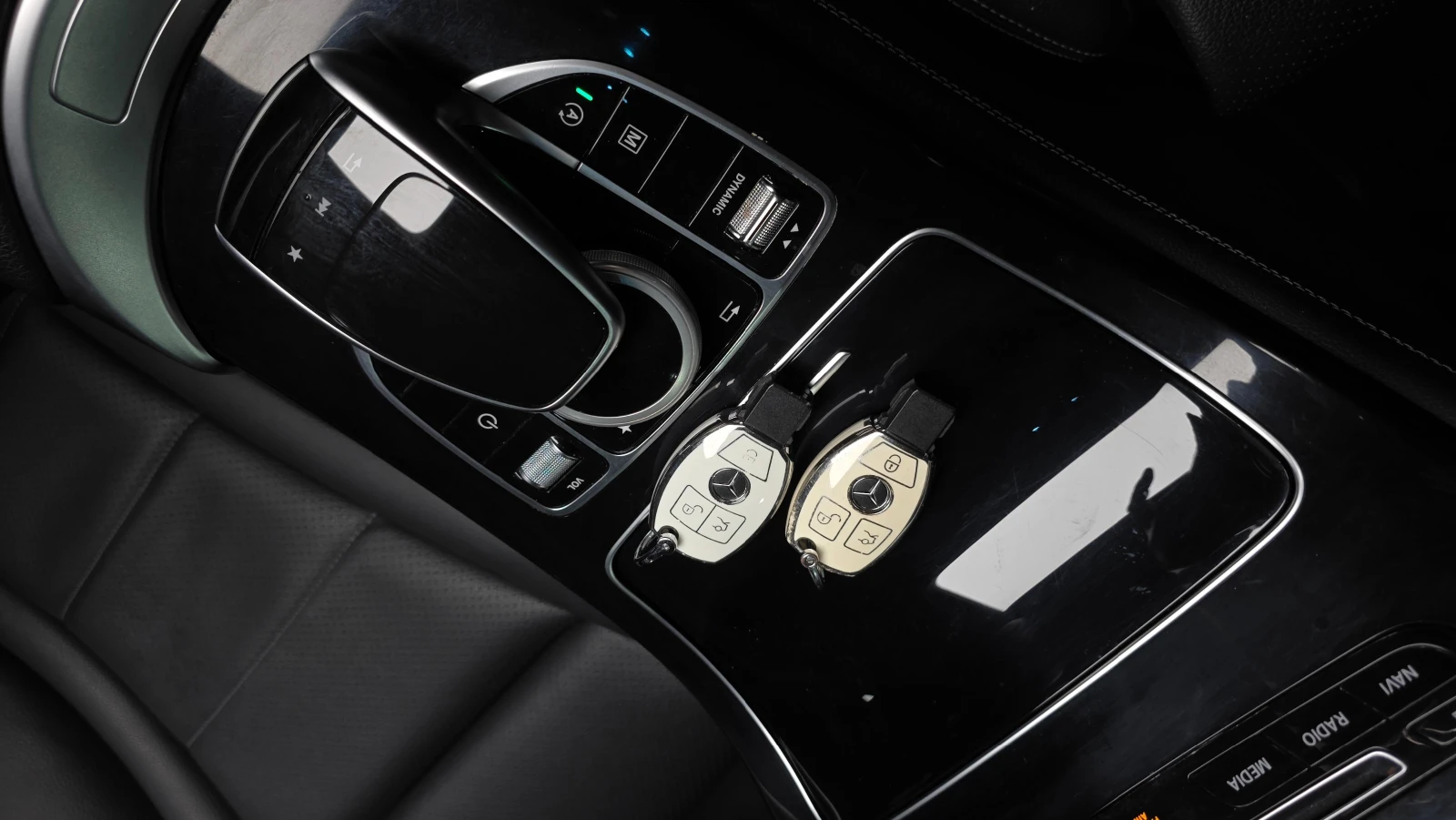 Mercedes-Benz GLC 220 * COUPE* 4MATIC* AMG* КОЖА* ПОДГРЕВ* ПАНОРАМА* , снимка 17 - Автомобили и джипове - 54041089