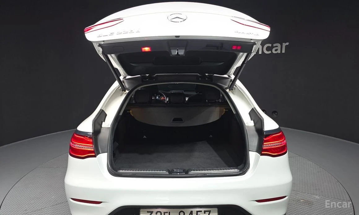 Mercedes-Benz GLC 220 * COUPE* 4MATIC* AMG* КОЖА* ПОДГРЕВ* ПАНОРАМА* , снимка 16 - Автомобили и джипове - 54041089