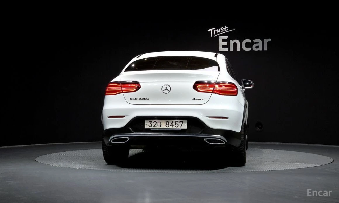 Mercedes-Benz GLC 220 * COUPE* 4MATIC* AMG* КОЖА* ПОДГРЕВ* ПАНОРАМА* , снимка 4 - Автомобили и джипове - 54041089