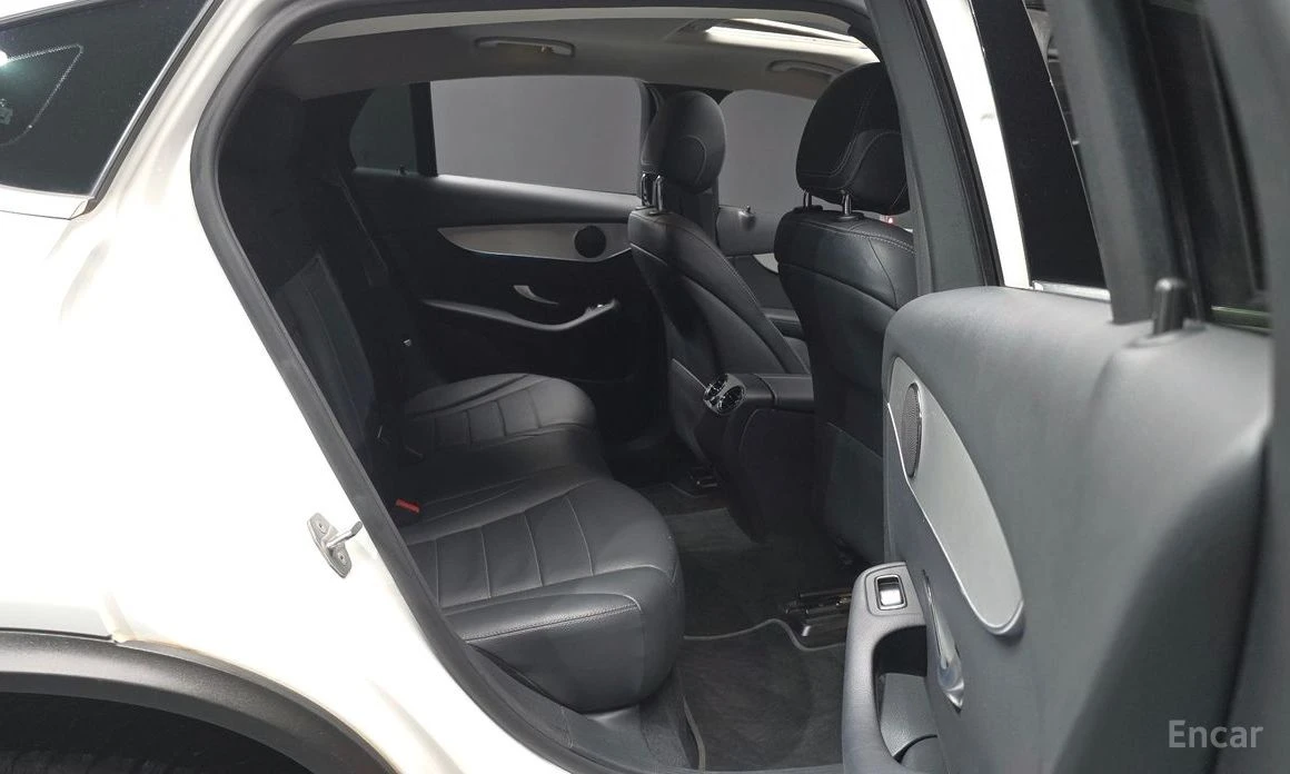 Mercedes-Benz GLC 220 * COUPE* 4MATIC* AMG* КОЖА* ПОДГРЕВ* ПАНОРАМА* , снимка 11 - Автомобили и джипове - 54041089