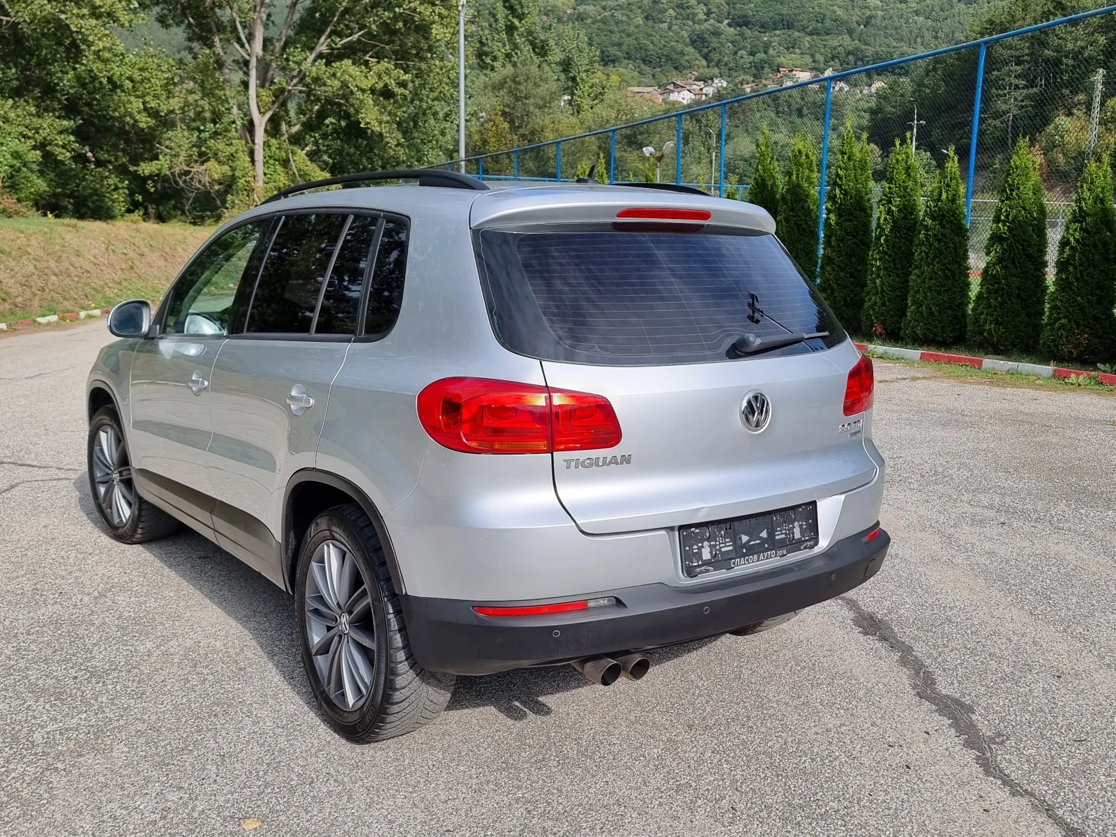 VW Tiguan 2.0 Tdi FACELIFT/KLIMATRONIK/6skorosti, снимка 5 - Автомобили и джипове - 54046059