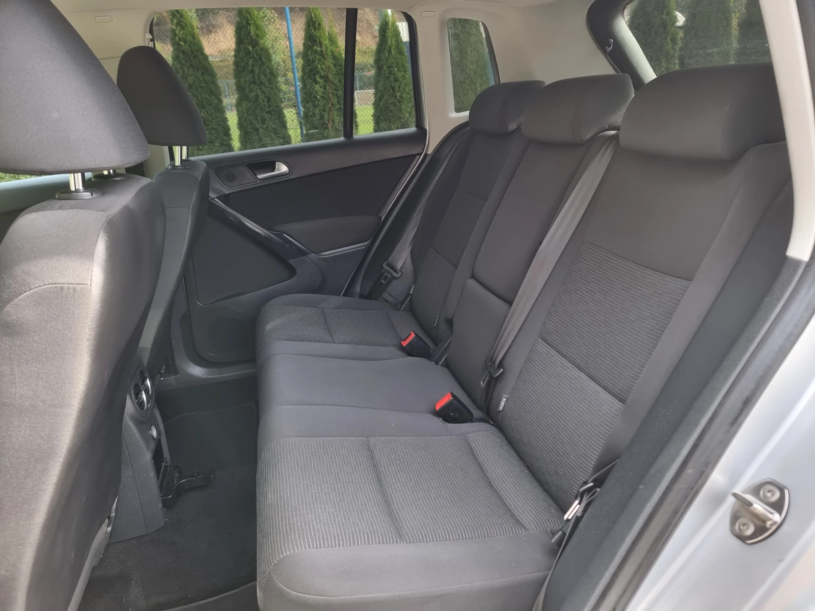 VW Tiguan 2.0 Tdi FACELIFT/KLIMATRONIK/6skorosti, снимка 16 - Автомобили и джипове - 54046059