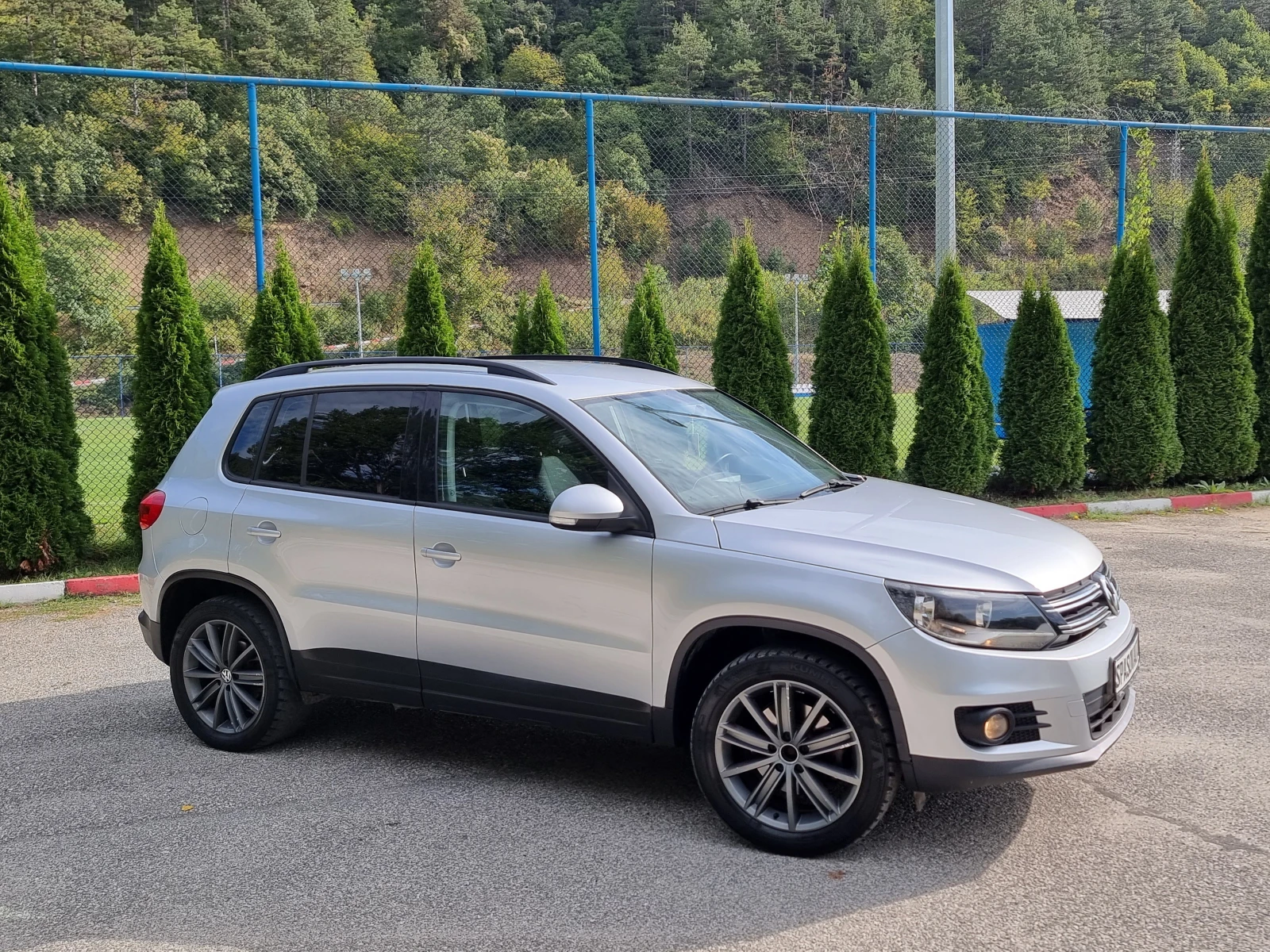 VW Tiguan 2.0 Tdi FACELIFT/KLIMATRONIK/6skorosti, снимка 9 - Автомобили и джипове - 54046059