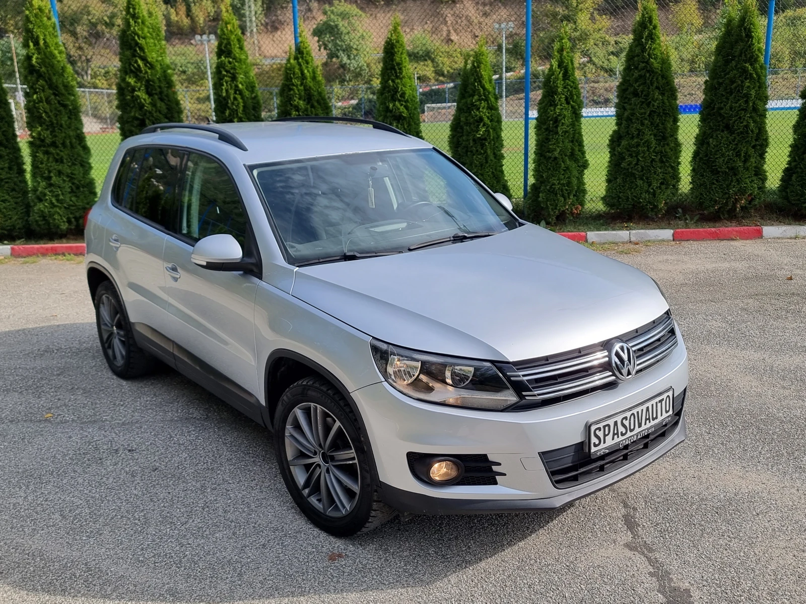 VW Tiguan 2.0 Tdi FACELIFT/KLIMATRONIK/6skorosti, снимка 10 - Автомобили и джипове - 54046059
