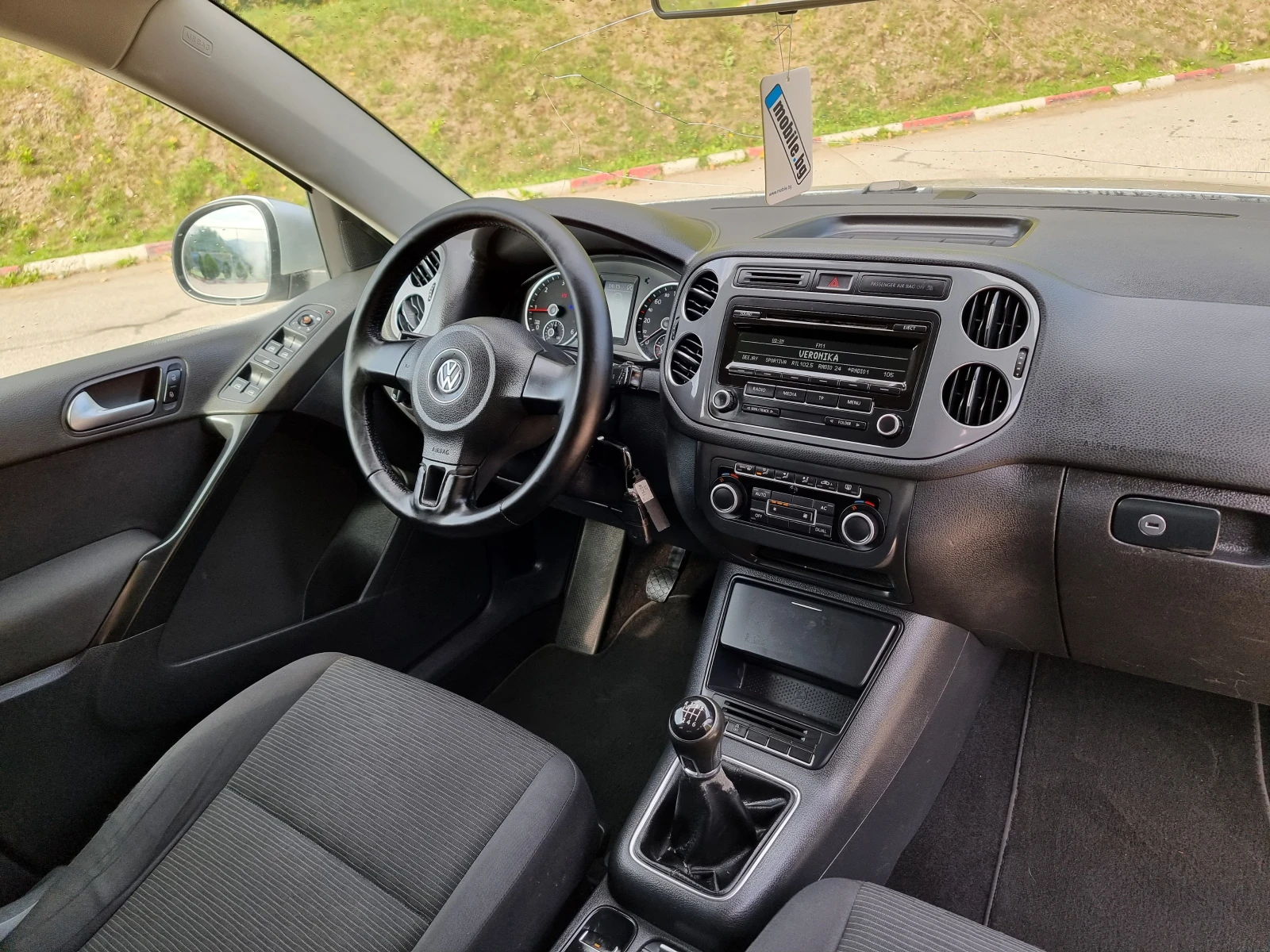 VW Tiguan 2.0 Tdi FACELIFT/KLIMATRONIK/6skorosti, снимка 13 - Автомобили и джипове - 54046059