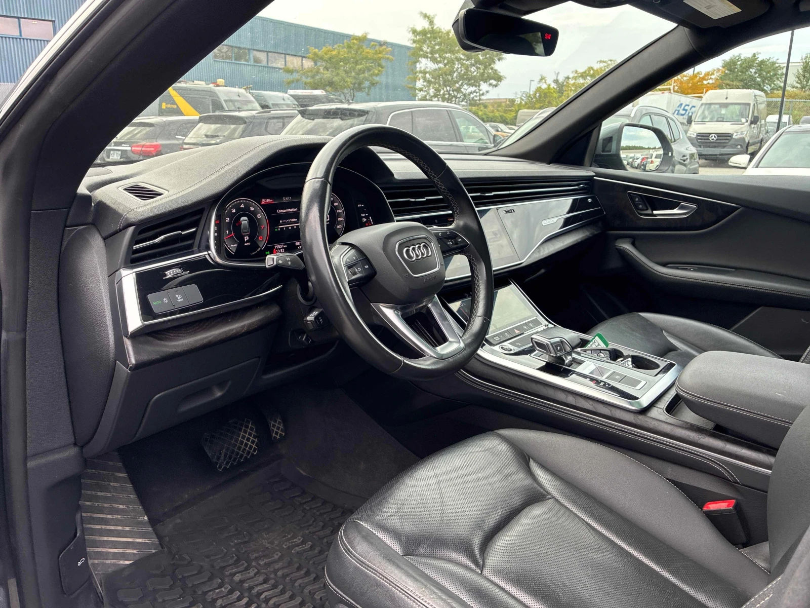 Audi Q8 / ОТ ПРЕДСТАВИТЕЛСТВО / ОБДУХВАНЕ / ПАНОРАМА, снимка 7 - Автомобили и джипове - 56126171