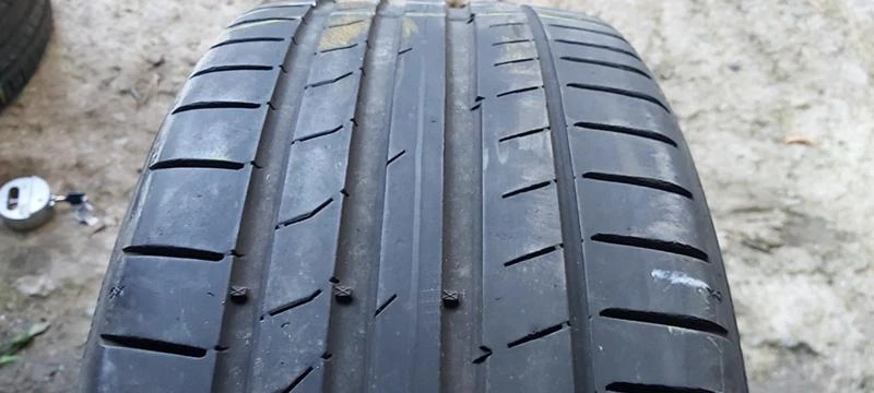 Гуми Летни 235/35R19, снимка 1 - Гуми и джанти - 35147982