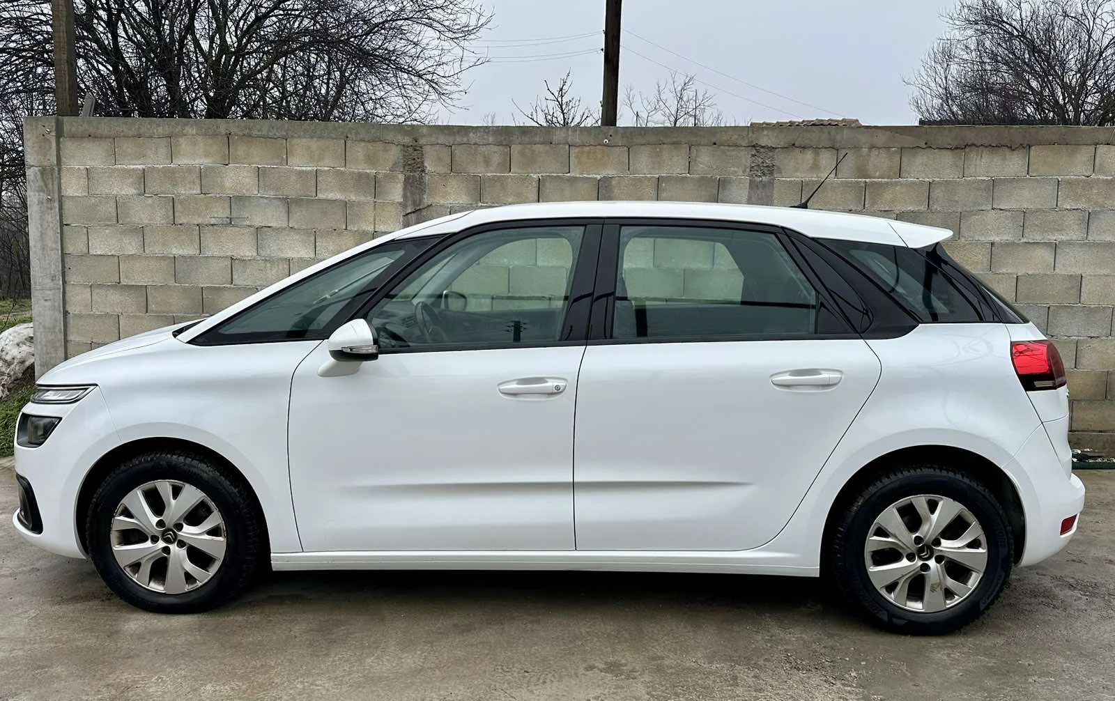 Citroen C4 Picasso 1.6 Blue-HDi 120кс - изображение 2