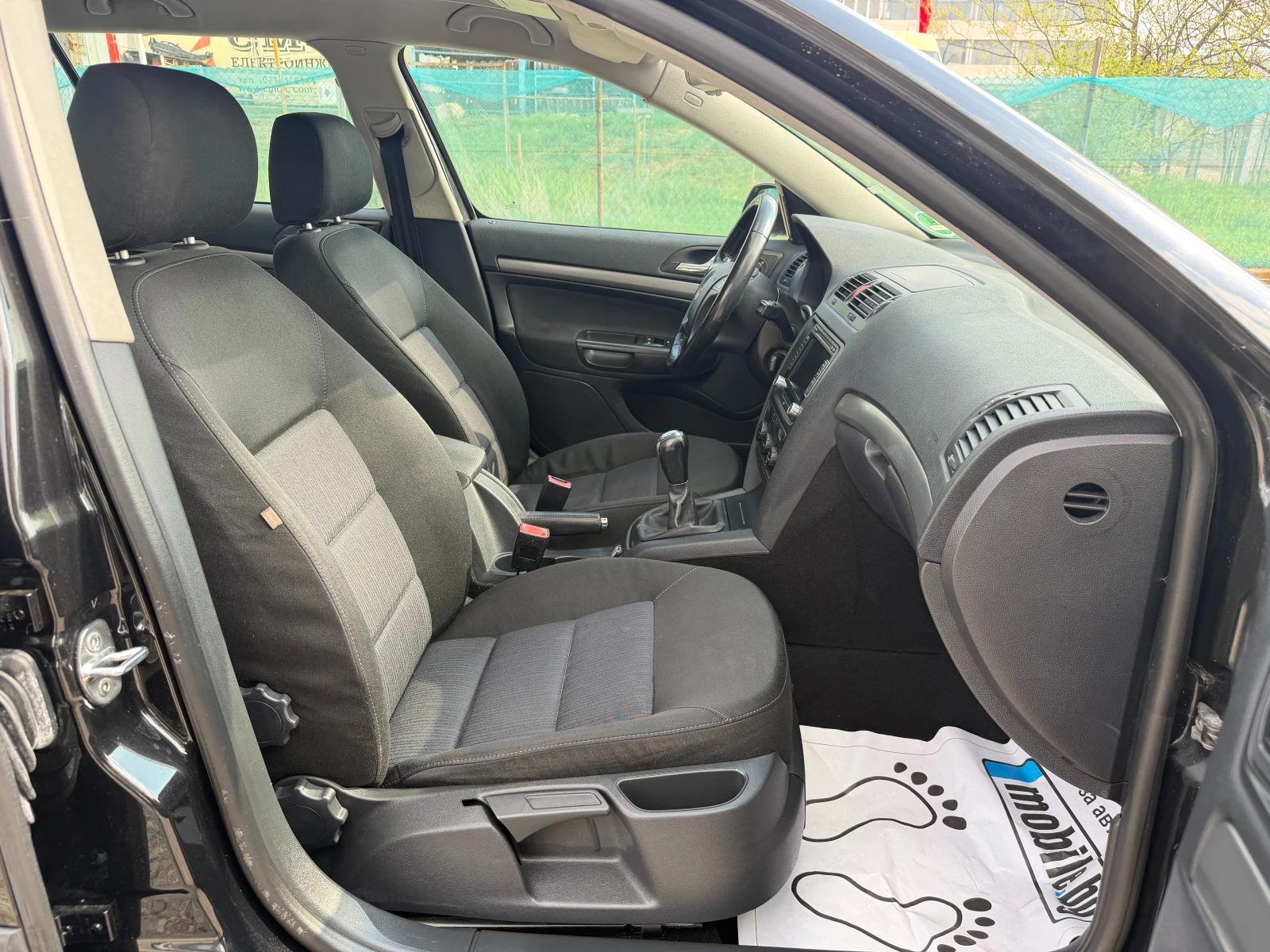 Skoda Octavia 1.6MPi GAZ, снимка 9 - Автомобили и джипове - 53902005