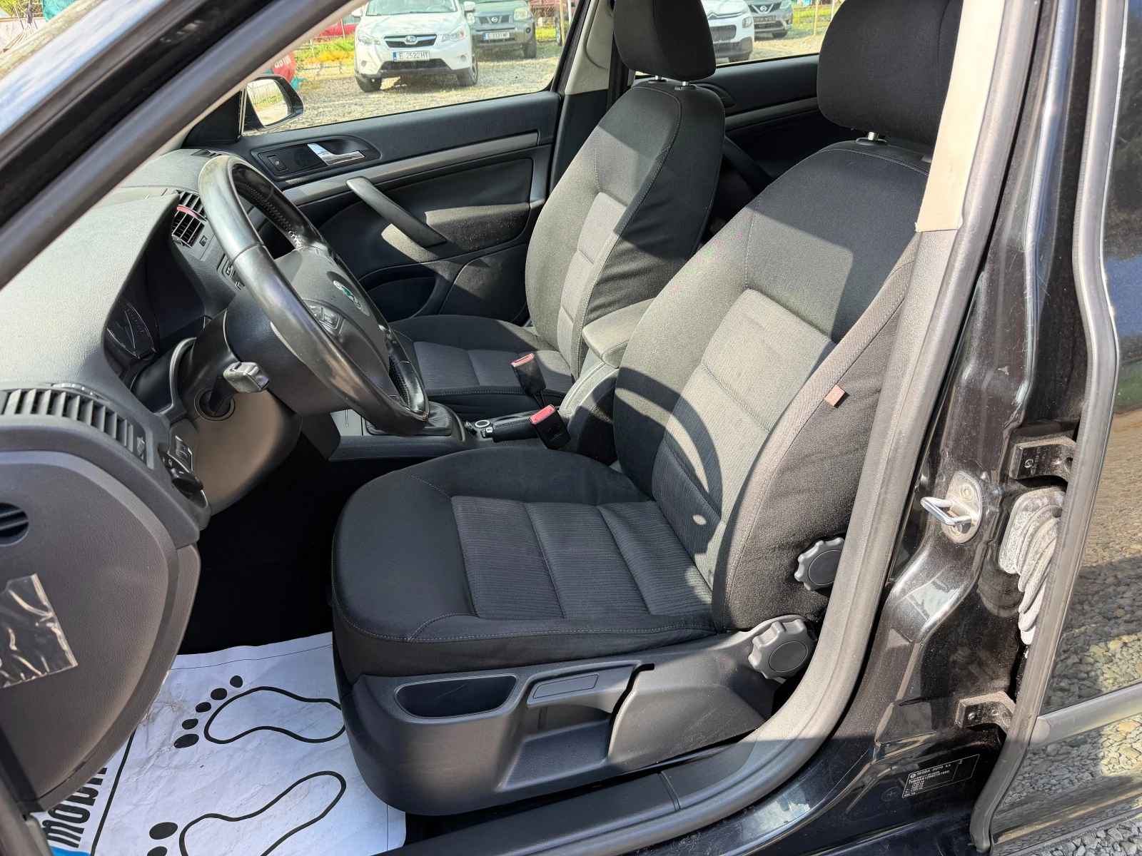 Skoda Octavia 1.6MPi GAZ, снимка 8 - Автомобили и джипове - 53902005