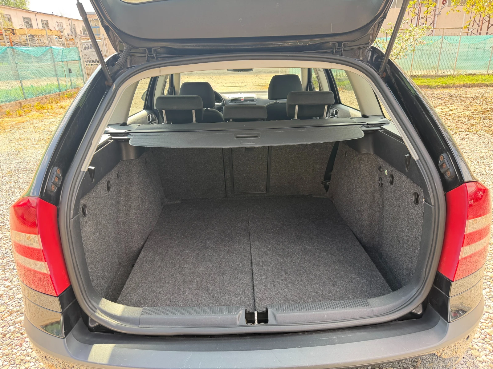 Skoda Octavia 1.6MPi GAZ, снимка 14 - Автомобили и джипове - 53902005