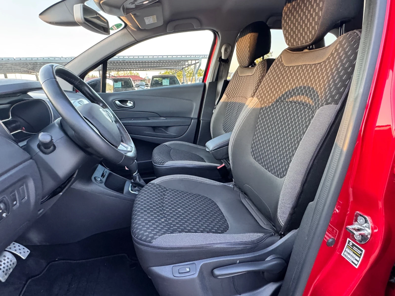 Renault Captur 1.3T-Ce АВТОМАТ EURO 6, снимка 6 - Автомобили и джипове - 54783685