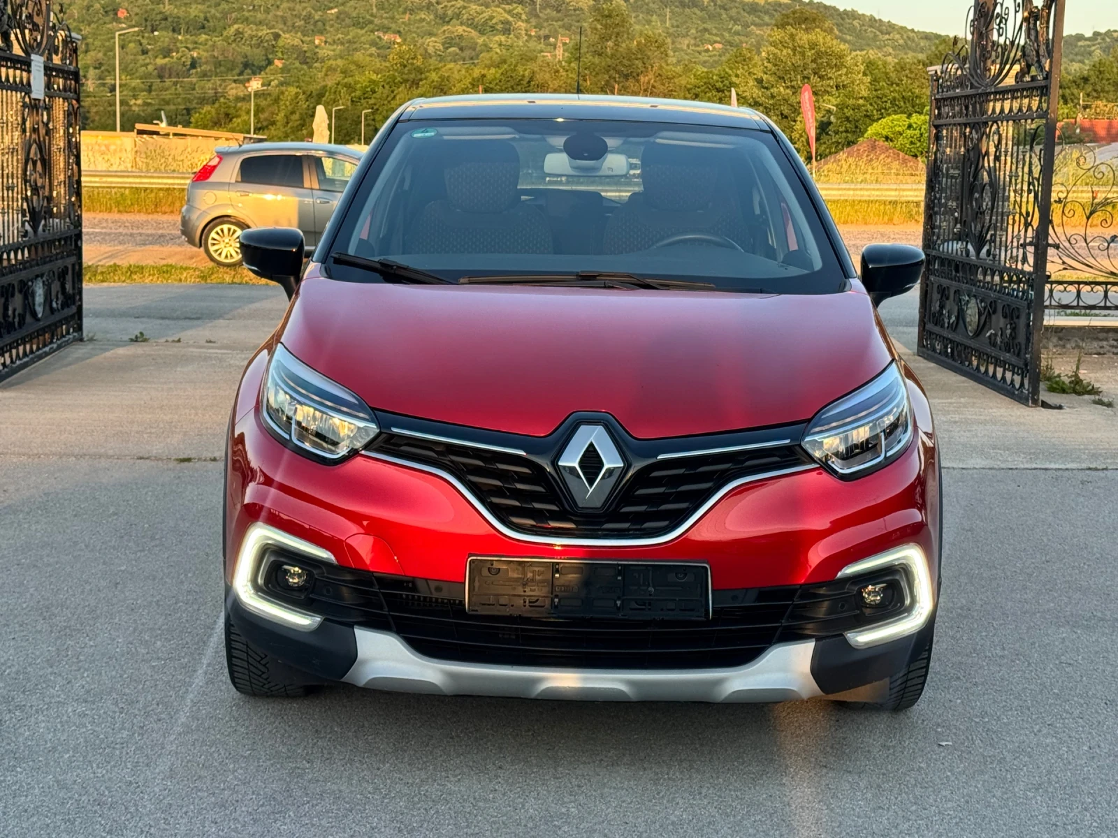 Renault Captur 1.3T-Ce АВТОМАТ EURO 6, снимка 3 - Автомобили и джипове - 54783685