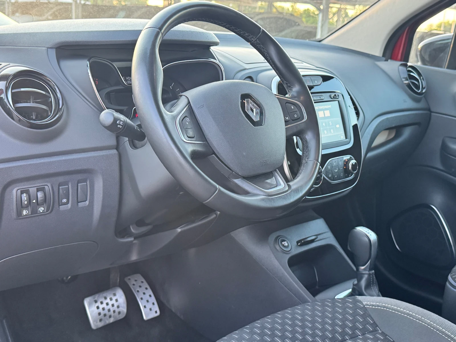 Renault Captur 1.3T-Ce АВТОМАТ EURO 6, снимка 5 - Автомобили и джипове - 54783685