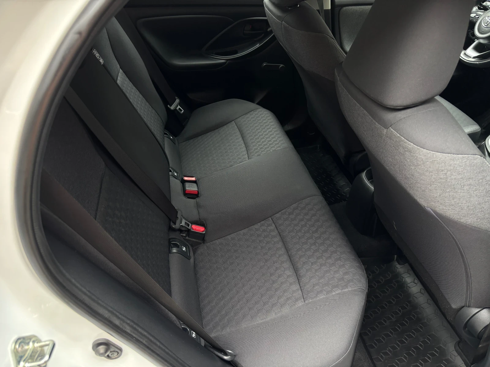 Toyota Yaris 1.5 VVT-i, снимка 7 - Автомобили и джипове - 55166484