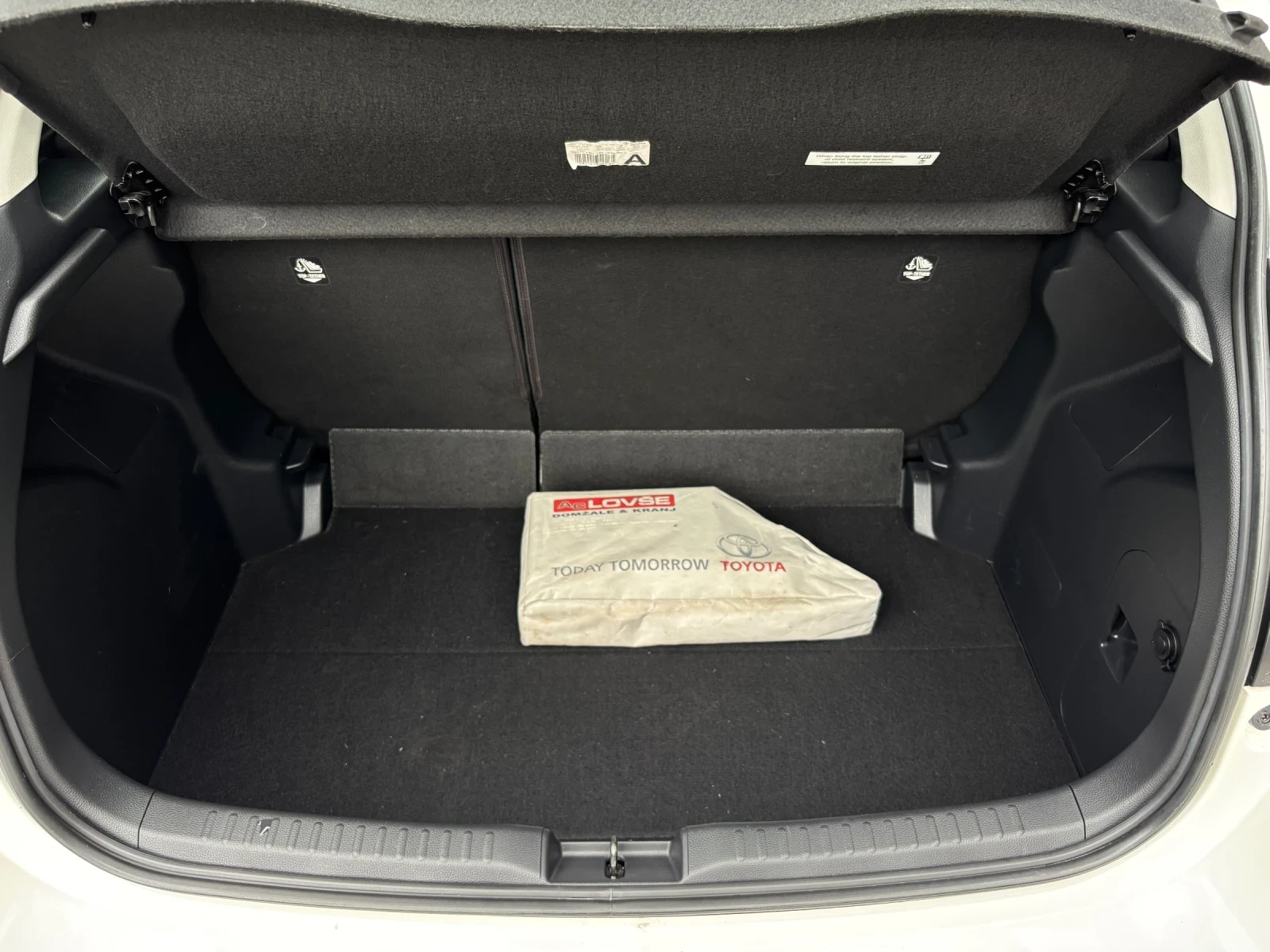 Toyota Yaris 1.5 VVT-i, снимка 6 - Автомобили и джипове - 55166484