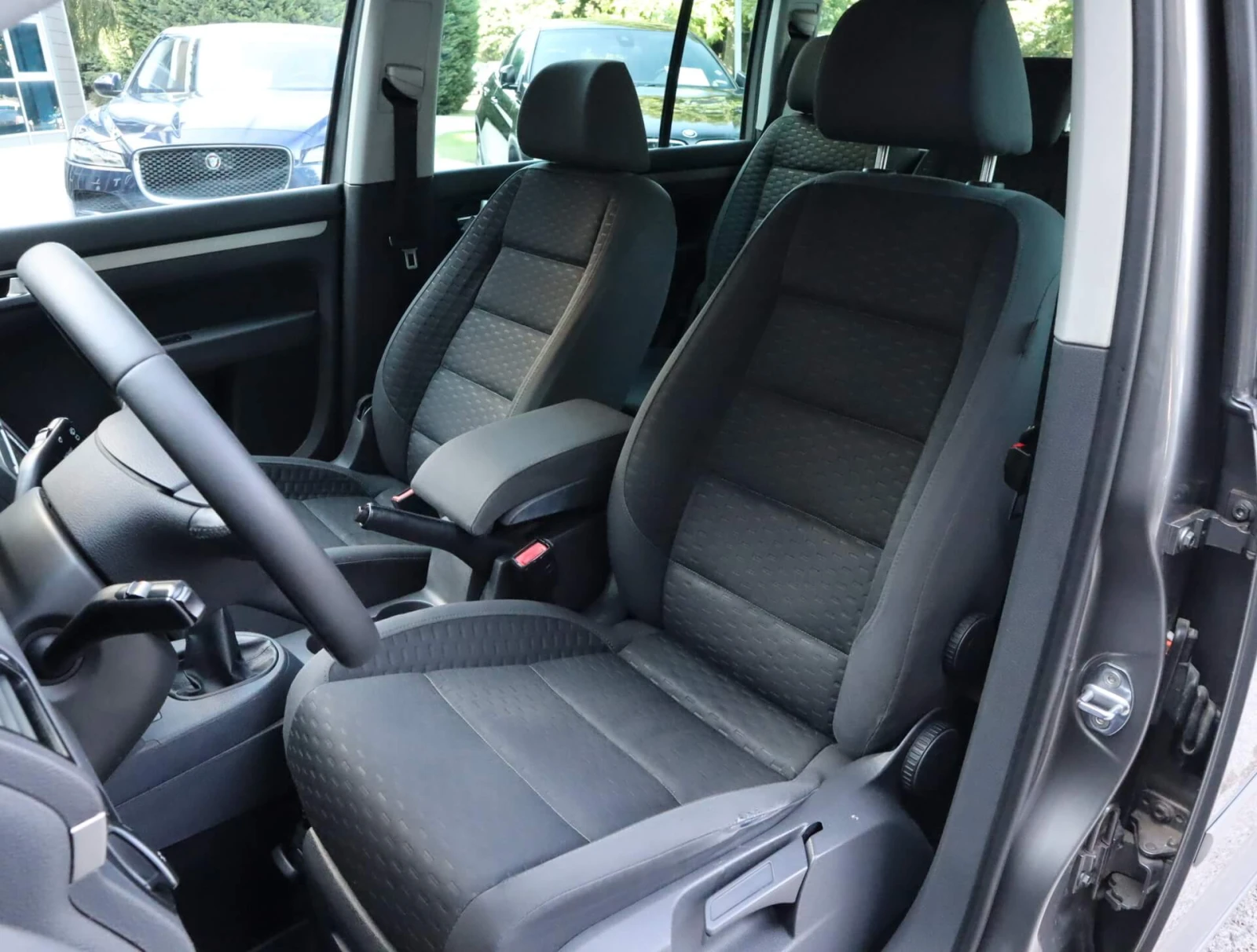 VW Touran 1.4i/Подгрев/Климатроник, снимка 8 - Автомобили и джипове - 56219339