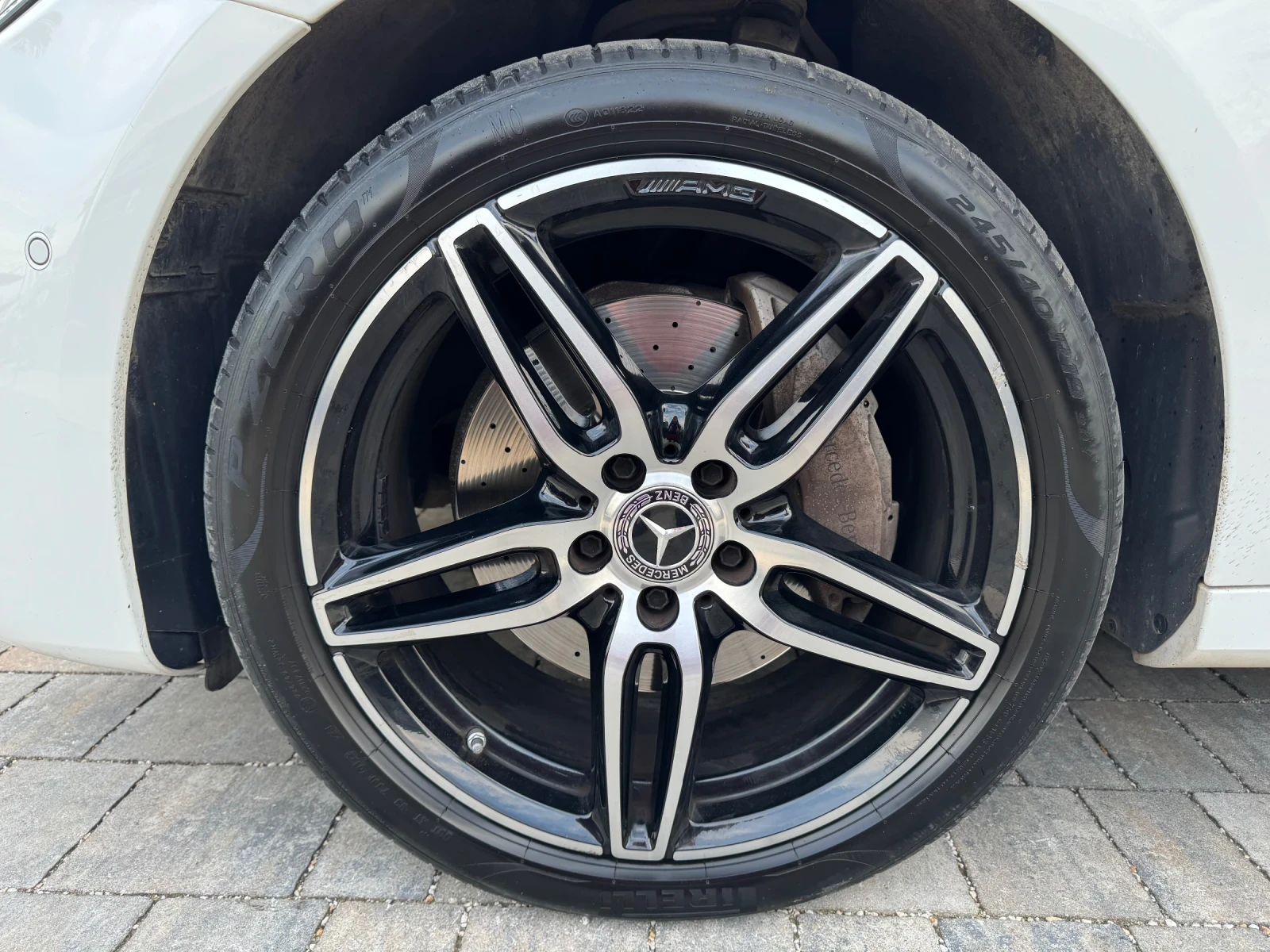 Mercedes-Benz E 220 AMG/4MAT/HUD/PANO/DIGITAL/CAMERA360/ПОДГРЕВ/AMBI/, снимка 16 - Автомобили и джипове - 56267007