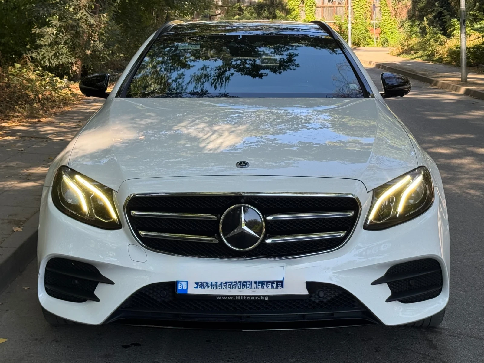 Mercedes-Benz E 220 AMG/4MAT/HUD/PANO/DIGITAL/CAMERA360/ПОДГРЕВ/AMBI/, снимка 2 - Автомобили и джипове - 56267007