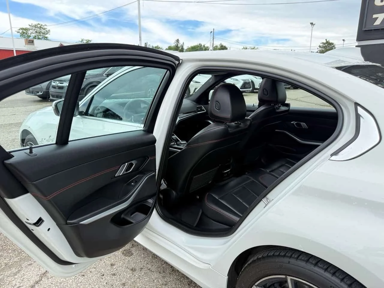 BMW 330 / xDrive / Premium Package / АВТОКРЕДИТ, снимка 15 - Автомобили и джипове - 56289181