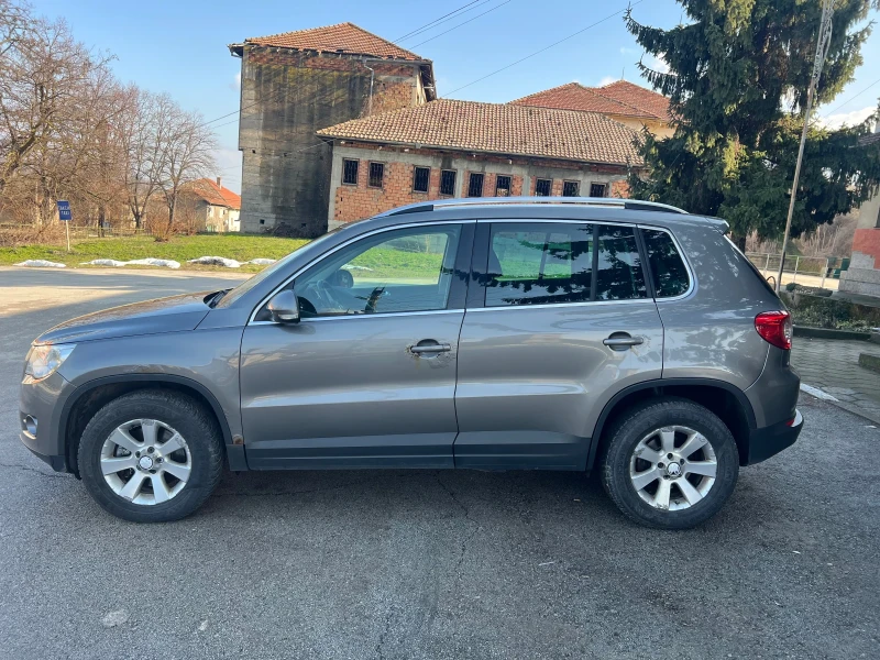 VW Tiguan 2.0 TDI 140kc 4x4, снимка 3 - Автомобили и джипове - 53401425