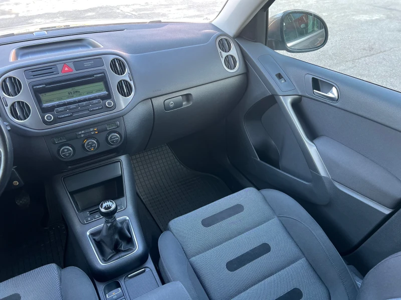 VW Tiguan 2.0 TDI 140kc 4x4, снимка 12 - Автомобили и джипове - 53401425