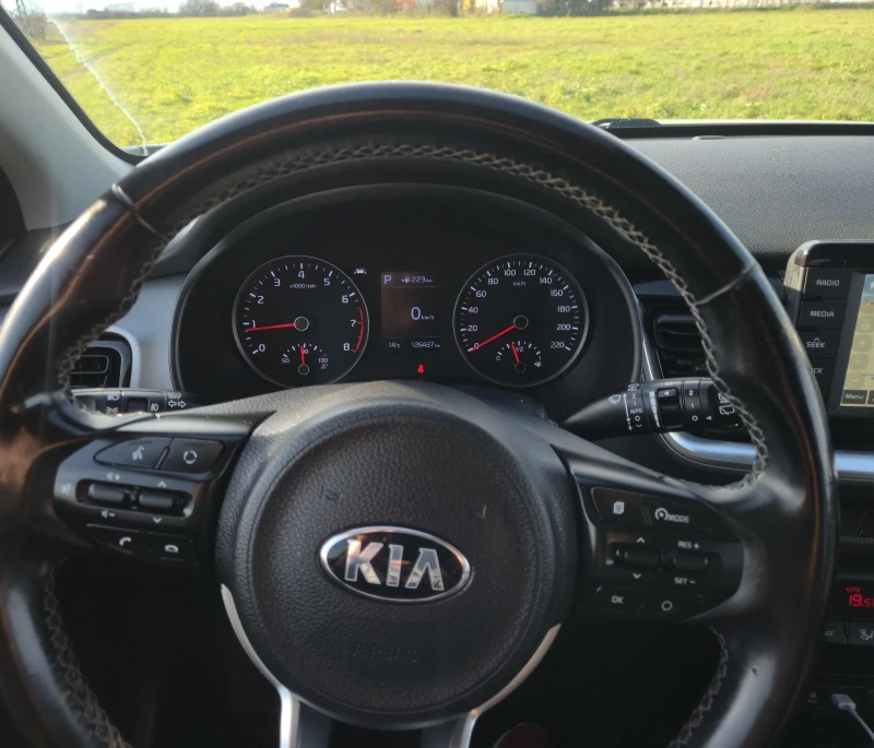 Kia Stonic TOP 120kc.T- GDI  НОВА - NAVI-CARPLAY-WAZE, снимка 12 - Автомобили и джипове - 53406676