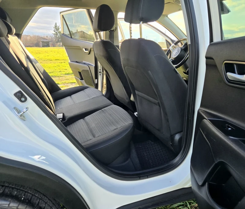 Kia Stonic TOP 120kc.T- GDI  НОВА - NAVI-CARPLAY-WAZE, снимка 11 - Автомобили и джипове - 53406676