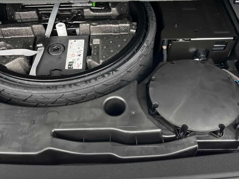 Audi Q8 Technik/360/HUD/ДИСТРОНИК/ОБДУХВАНЕ, снимка 16 - Автомобили и джипове - 53577352