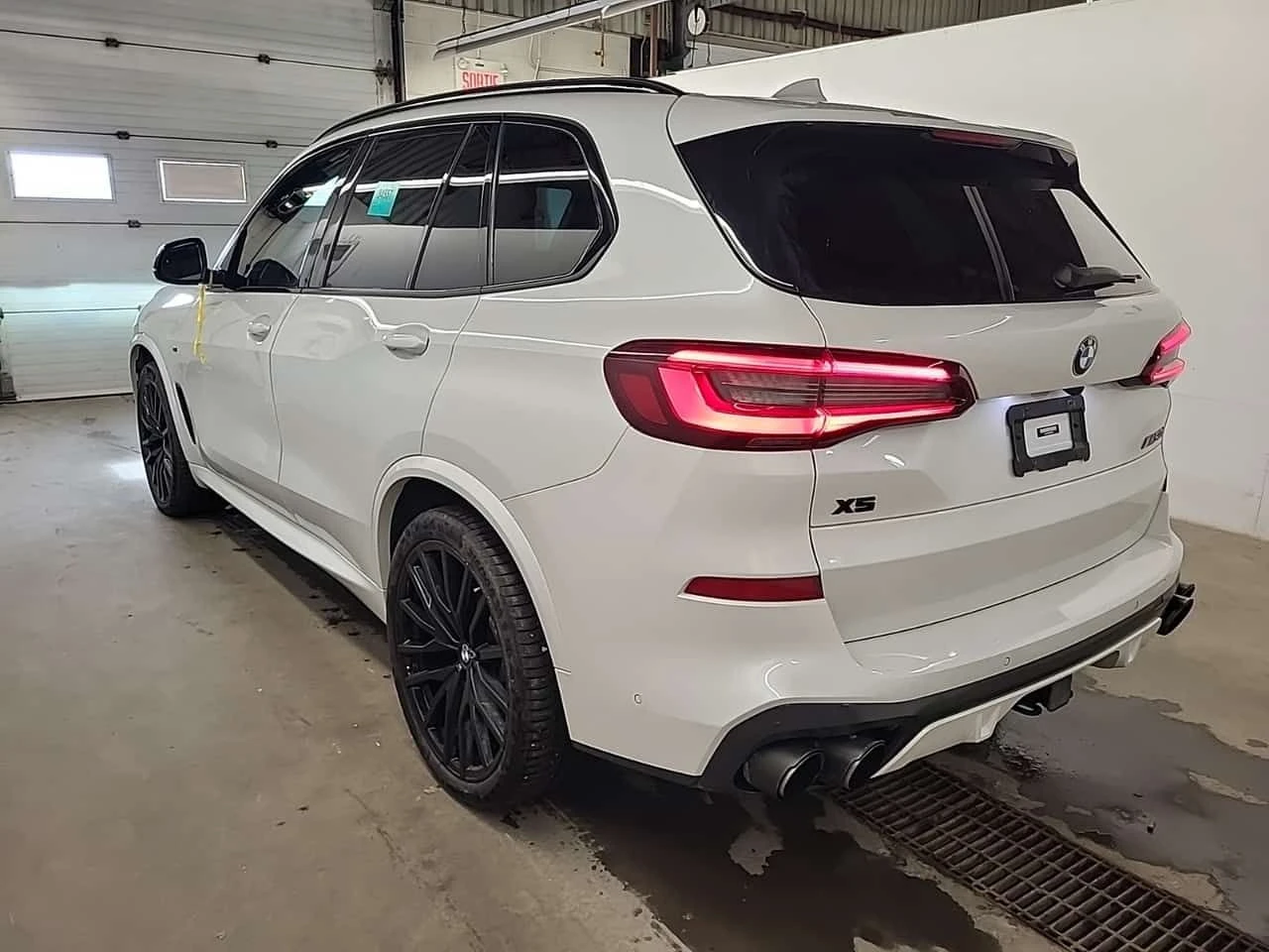 BMW X5 M50i | PANO | HUD | ПОДГРЕВИ | 360  - изображение 4