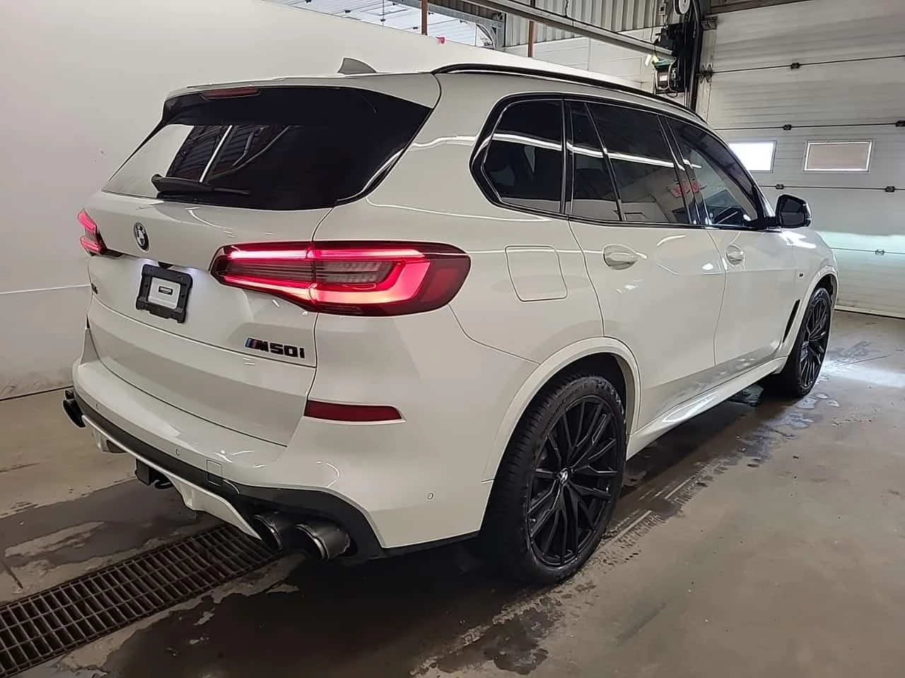 BMW X5 M50i | PANO | HUD | ПОДГРЕВИ | 360  - изображение 3