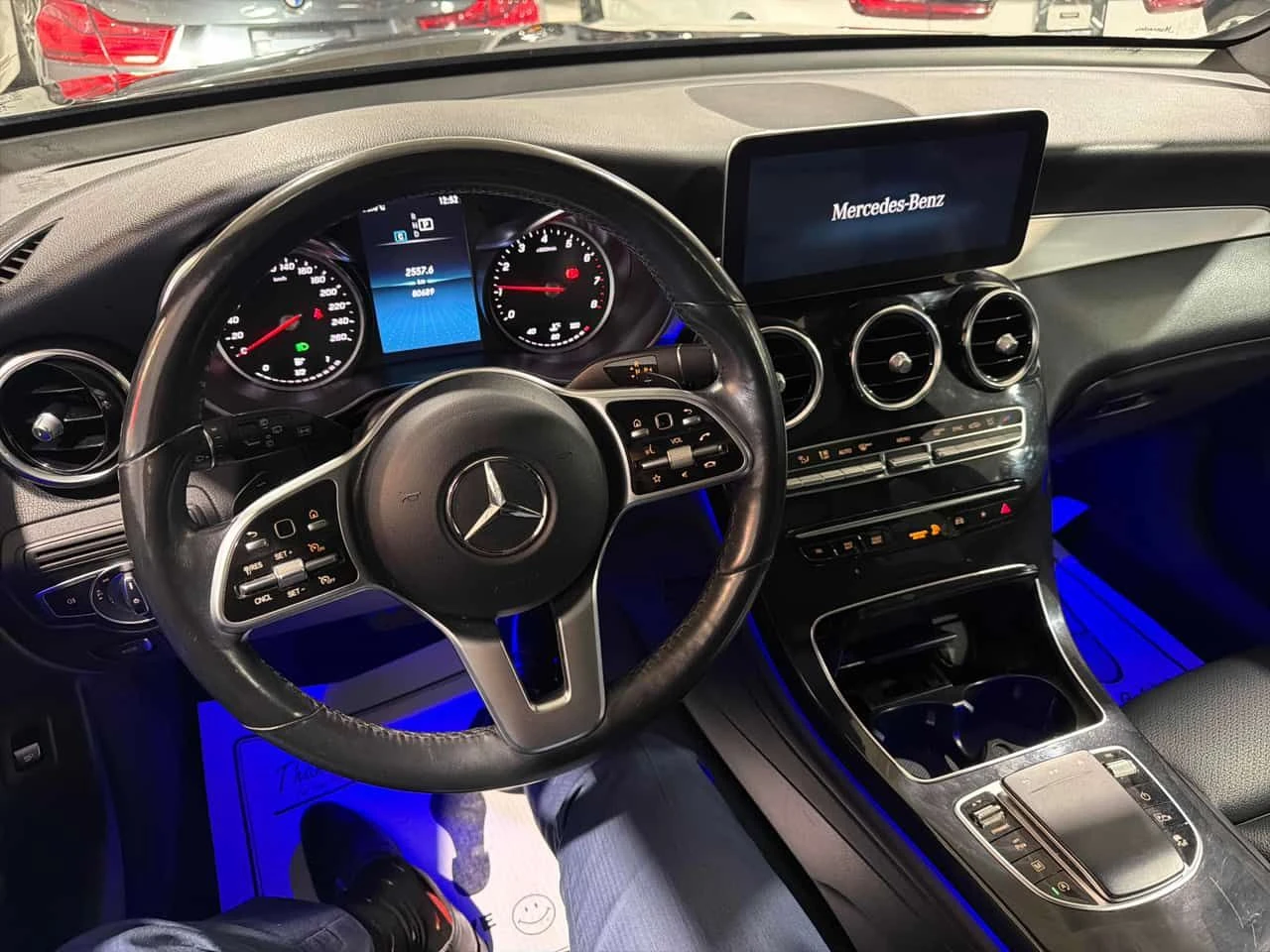 Mercedes-Benz GLC 300 CARFAX/360/PANO/АМБИЕНТНО, снимка 8 - Автомобили и джипове - 53730765