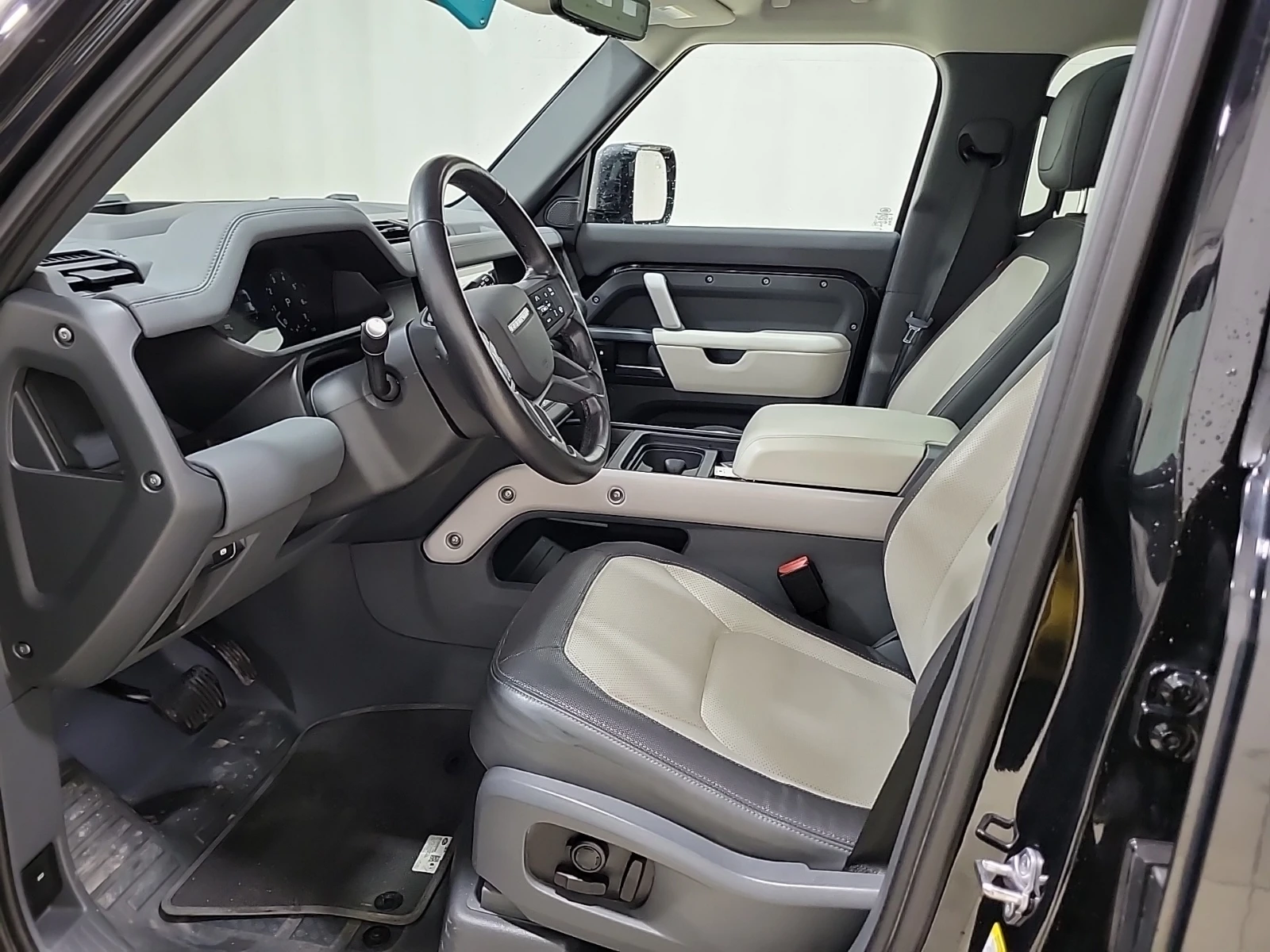 Land Rover Defender HUD| 360| PANORAMA| 2 KEYS| CARFAX| , снимка 9 - Автомобили и джипове - 53815259