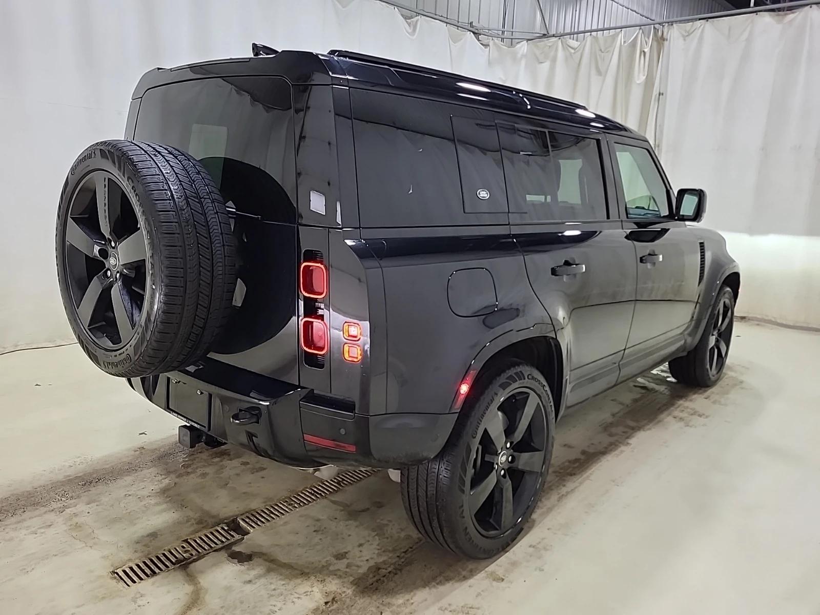 Land Rover Defender HUD| 360| PANORAMA| 2 KEYS| CARFAX| , снимка 3 - Автомобили и джипове - 53815259