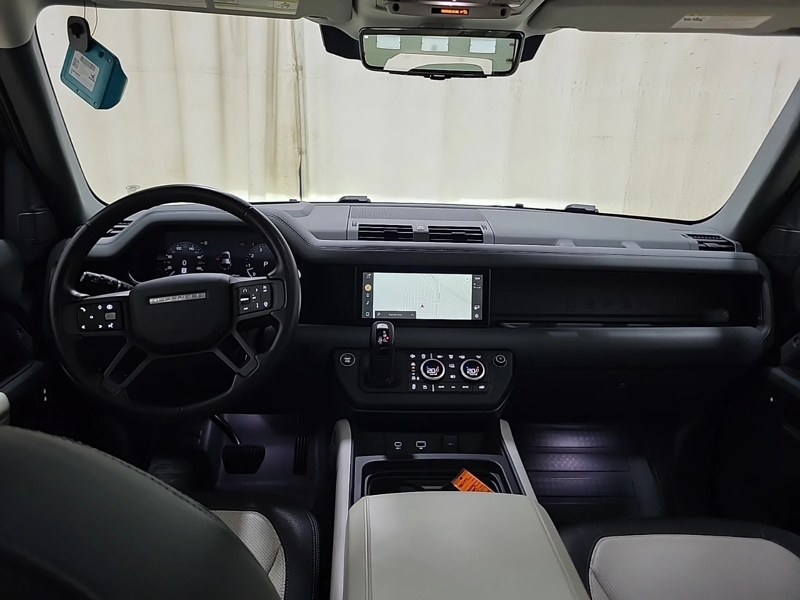 Land Rover Defender HUD| 360| PANORAMA| 2 KEYS| CARFAX| , снимка 11 - Автомобили и джипове - 53815259