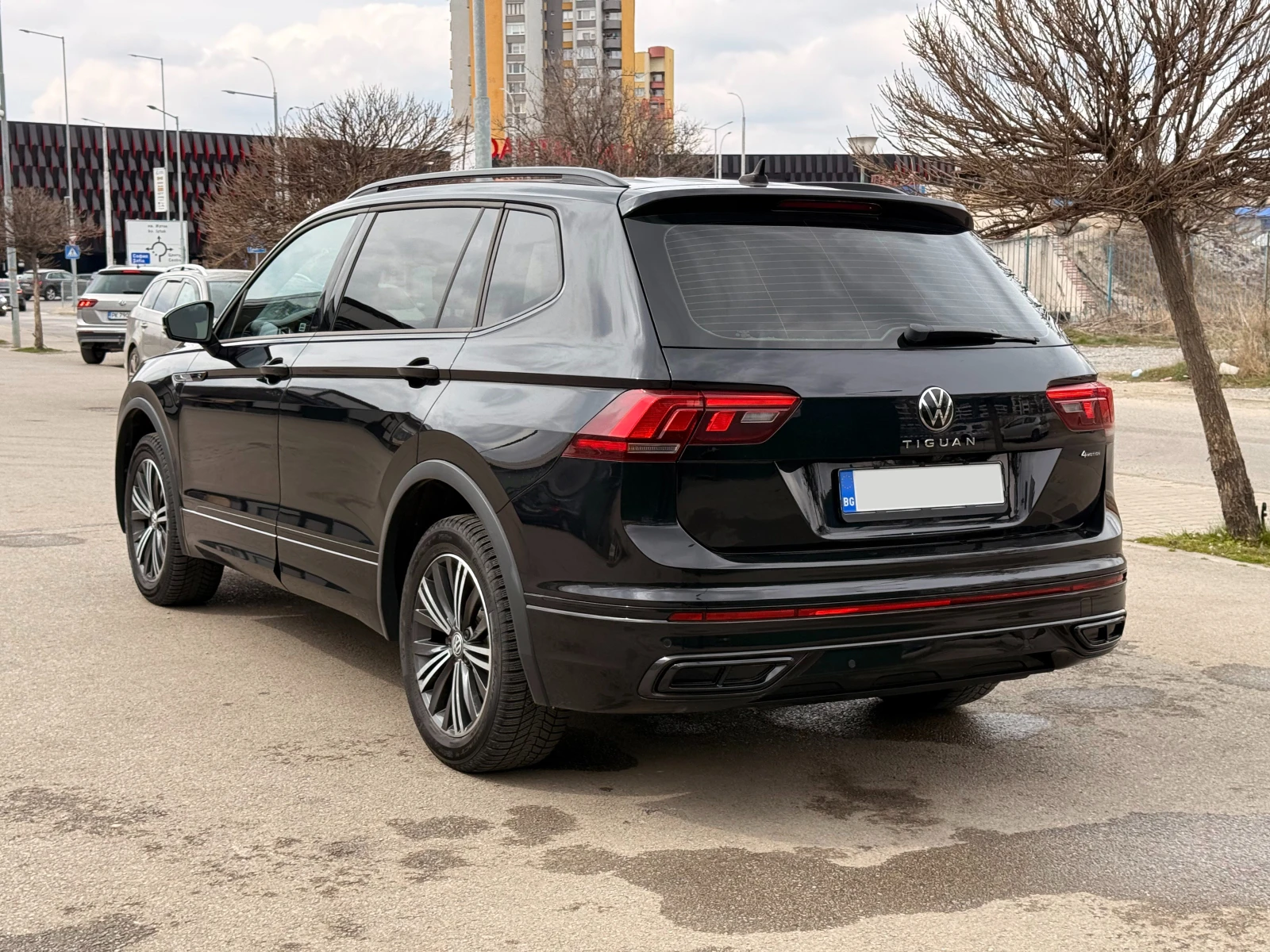 VW Tiguan Allspace R-Line * 2000 TSI * 4Motion * Distronic * Facelift, снимка 6 - Автомобили и джипове - 54034215