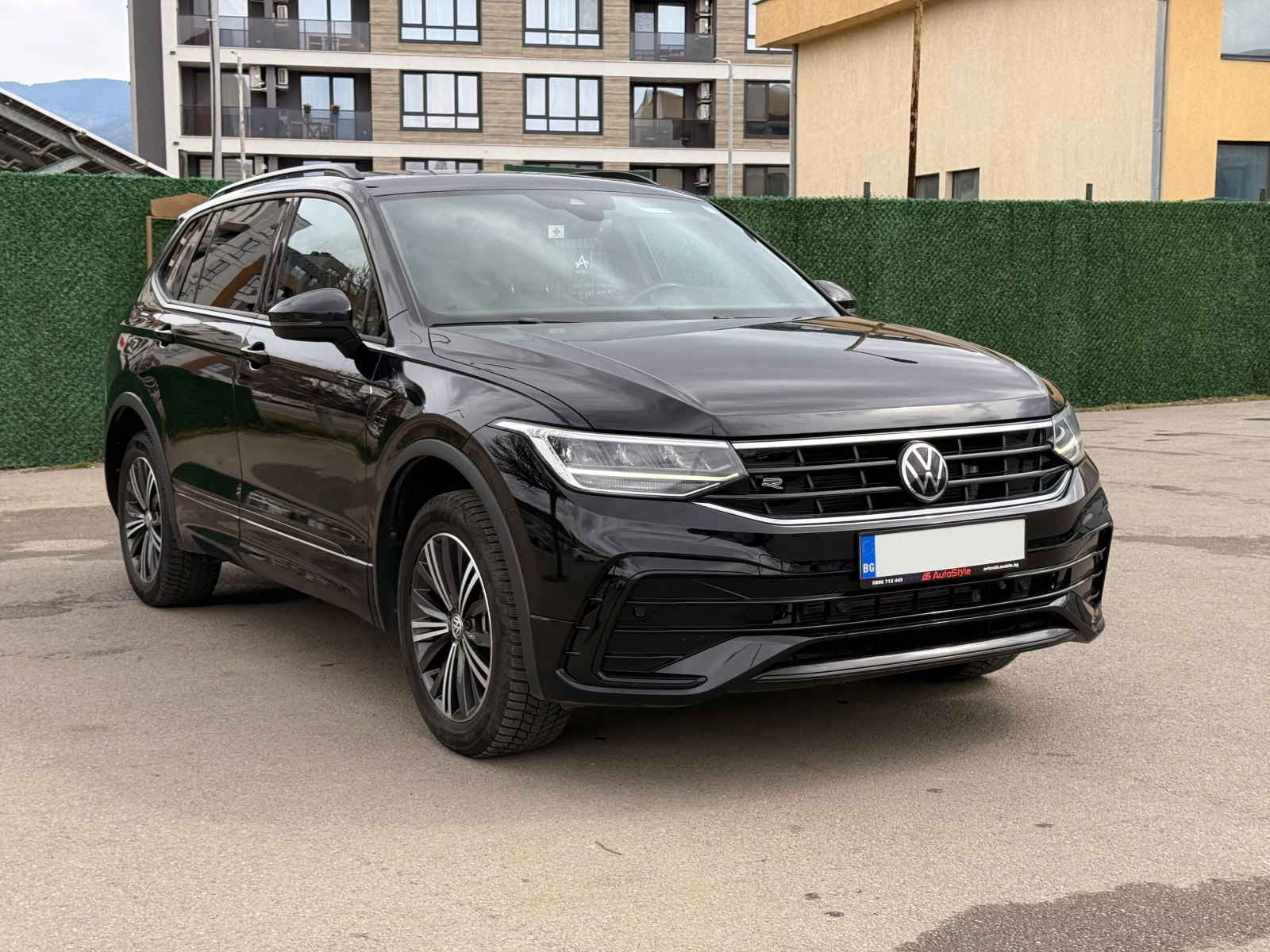 VW Tiguan Allspace R-Line * 2000 TSI * 4Motion * Distronic * Facelift, снимка 3 - Автомобили и джипове - 54034215