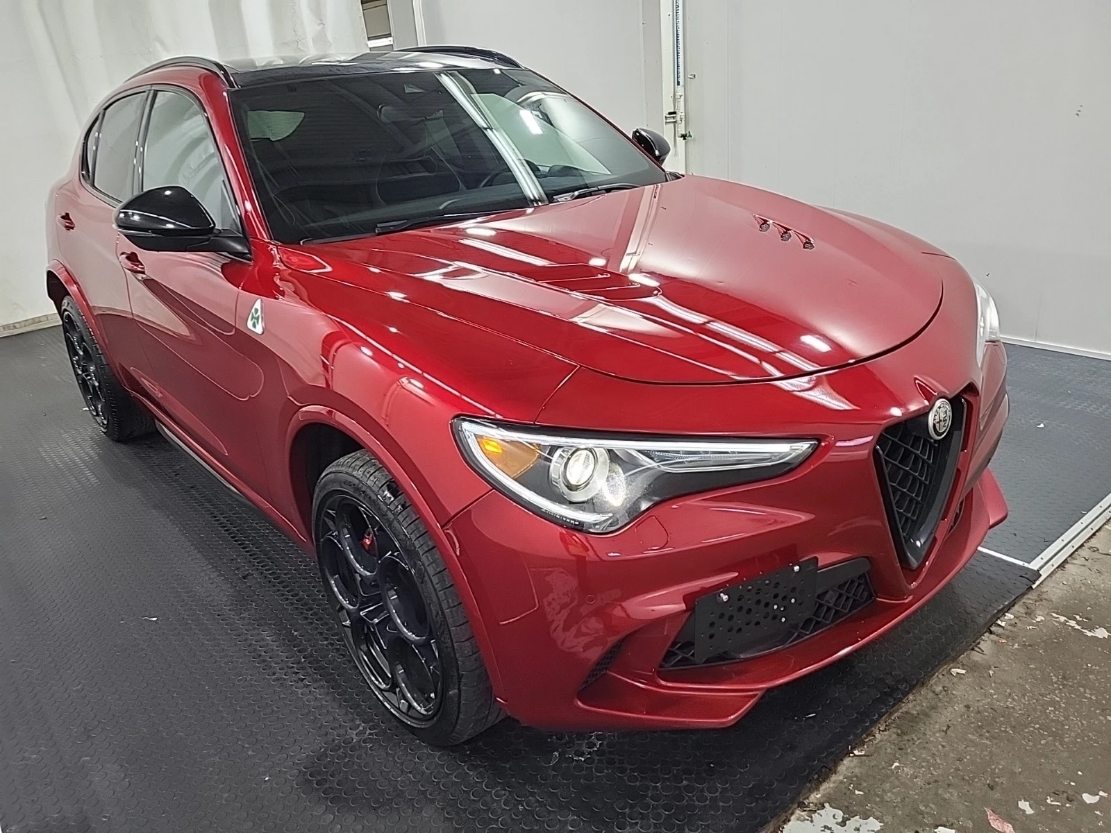 Alfa Romeo Stelvio  QUADRIFOGLIO * * CARFAX * * АВТО КРЕДИТ * * , снимка 2 - Автомобили и джипове - 55242821