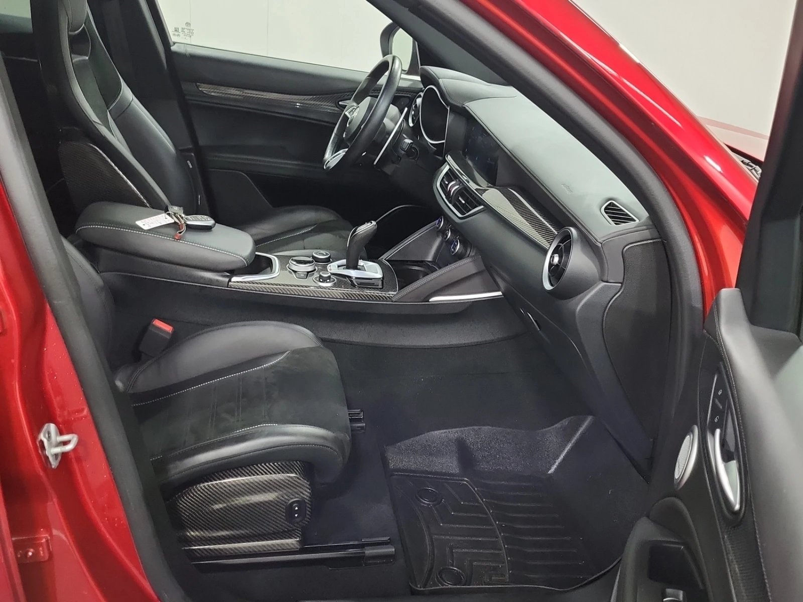 Alfa Romeo Stelvio  QUADRIFOGLIO * * CARFAX * * АВТО КРЕДИТ * * , снимка 8 - Автомобили и джипове - 55242821
